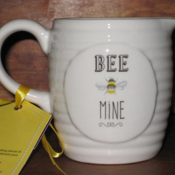 NWT English Tableware Co Be Mine Bee Mine Happy Creamer Jug Honey David Mason - Picture 2 of 13